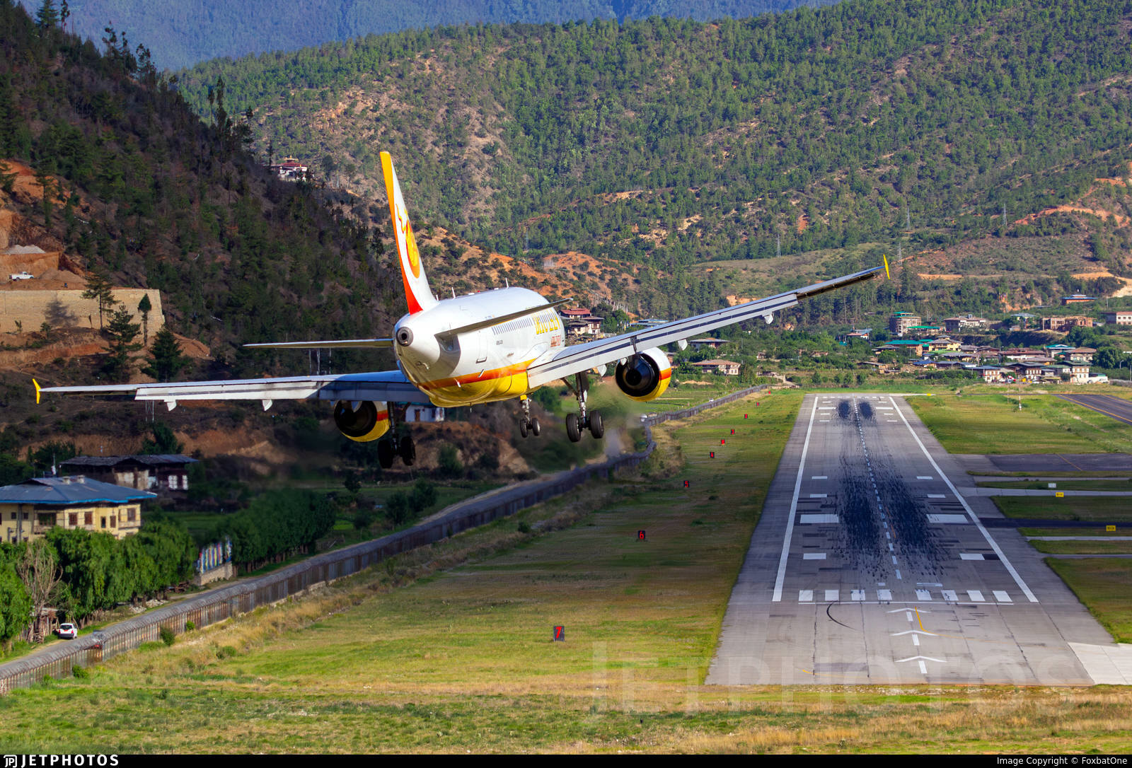 An A319 landing in Paro.