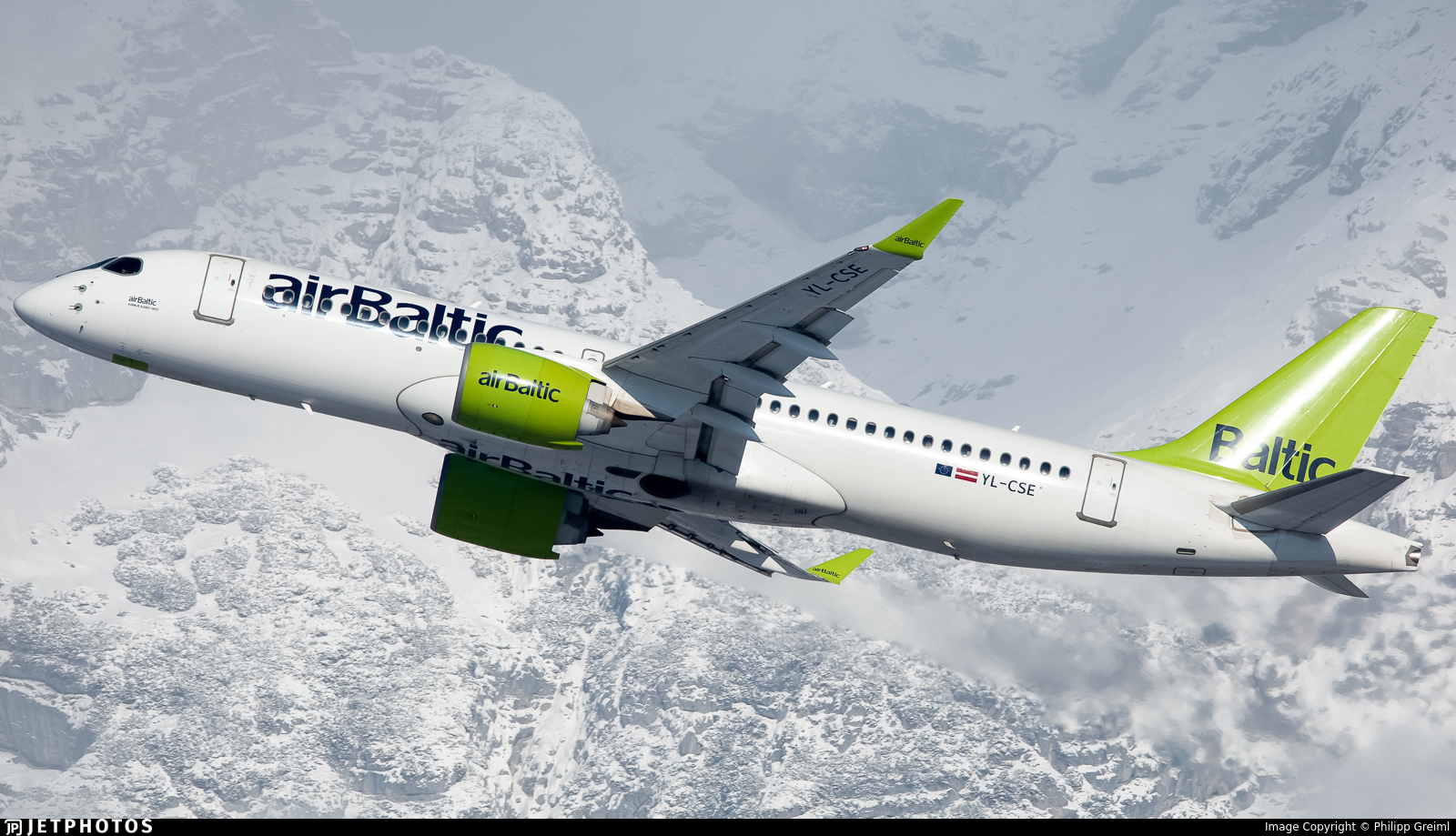 Air Baltic A220