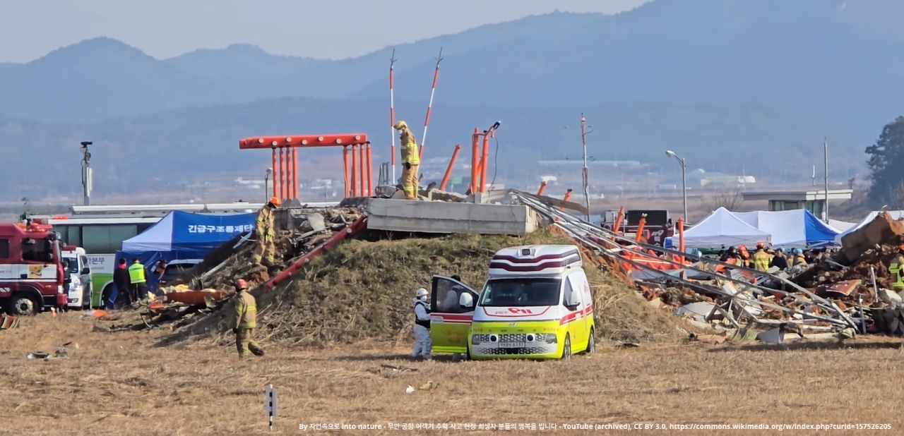 The destroyed glideslope array in Muan