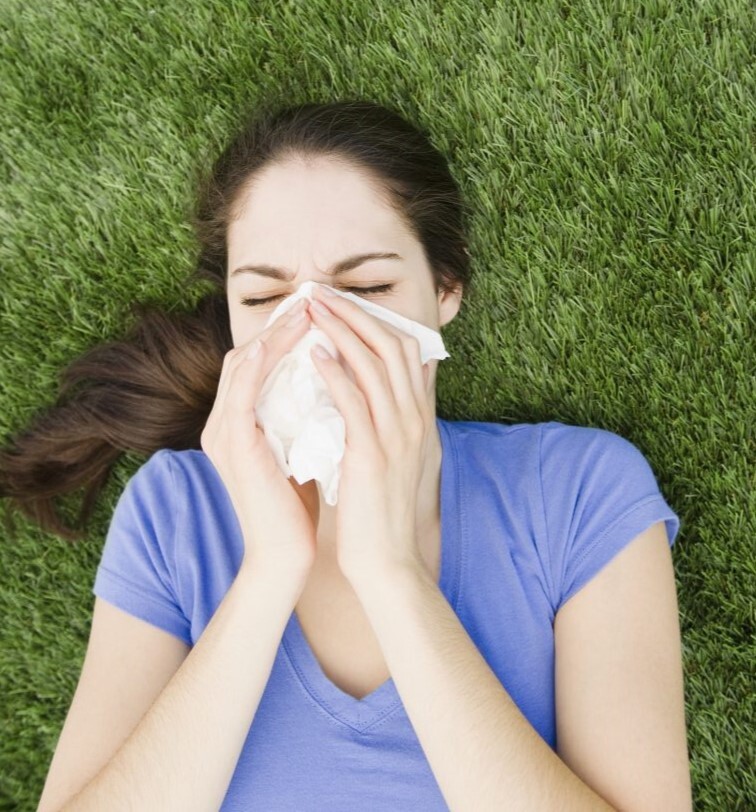 Grass Allergy: Top Tips to Control Symptoms 