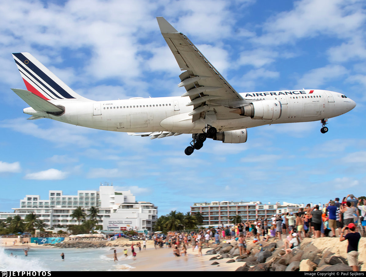 Air France A330 landing in St Maarten
